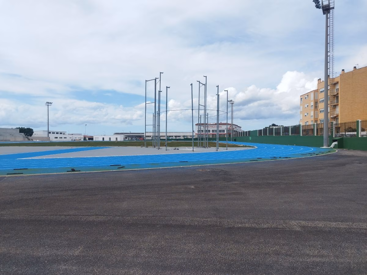 Aceleran las obras de la pista de atletismo de Maó para acoger el Campeonato de España de 10.000 metros