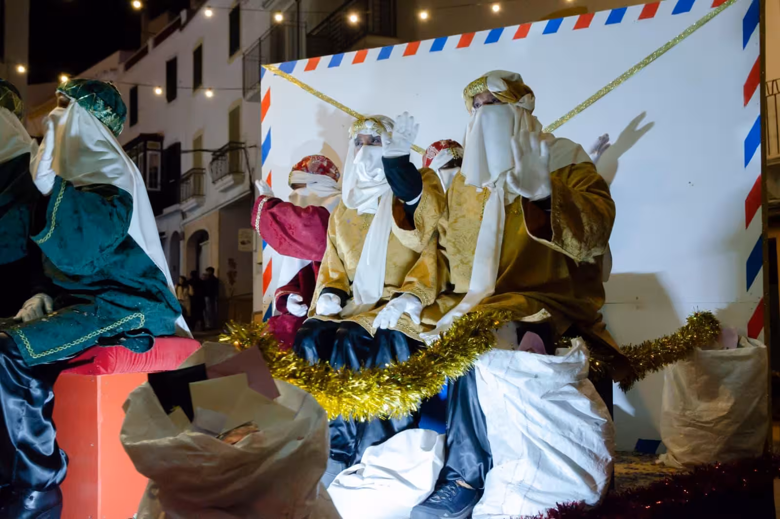 (Fotos) Ferreries se llena de ilusión con la llegada de los Pajes Reales