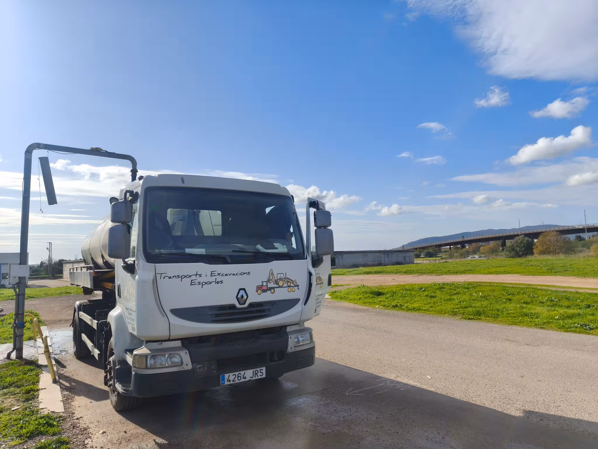 El Govern impulsa ayudas de más de 528.000 euros para el transporte de agua en camiones