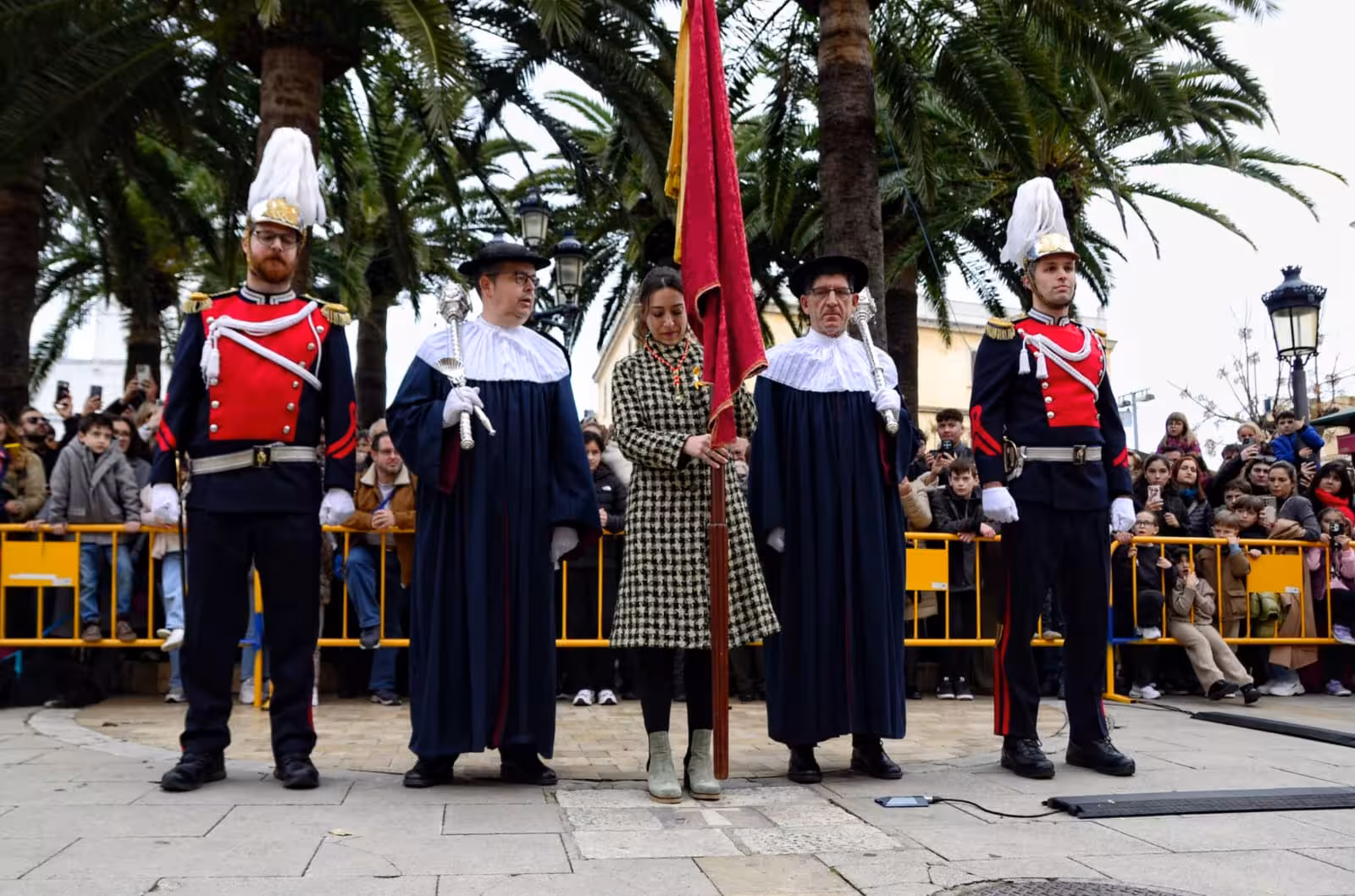 Ciutadella celebra Sant Antoni entre la festividad del mercado y la solemnidad de "Els Tres Tocs"
