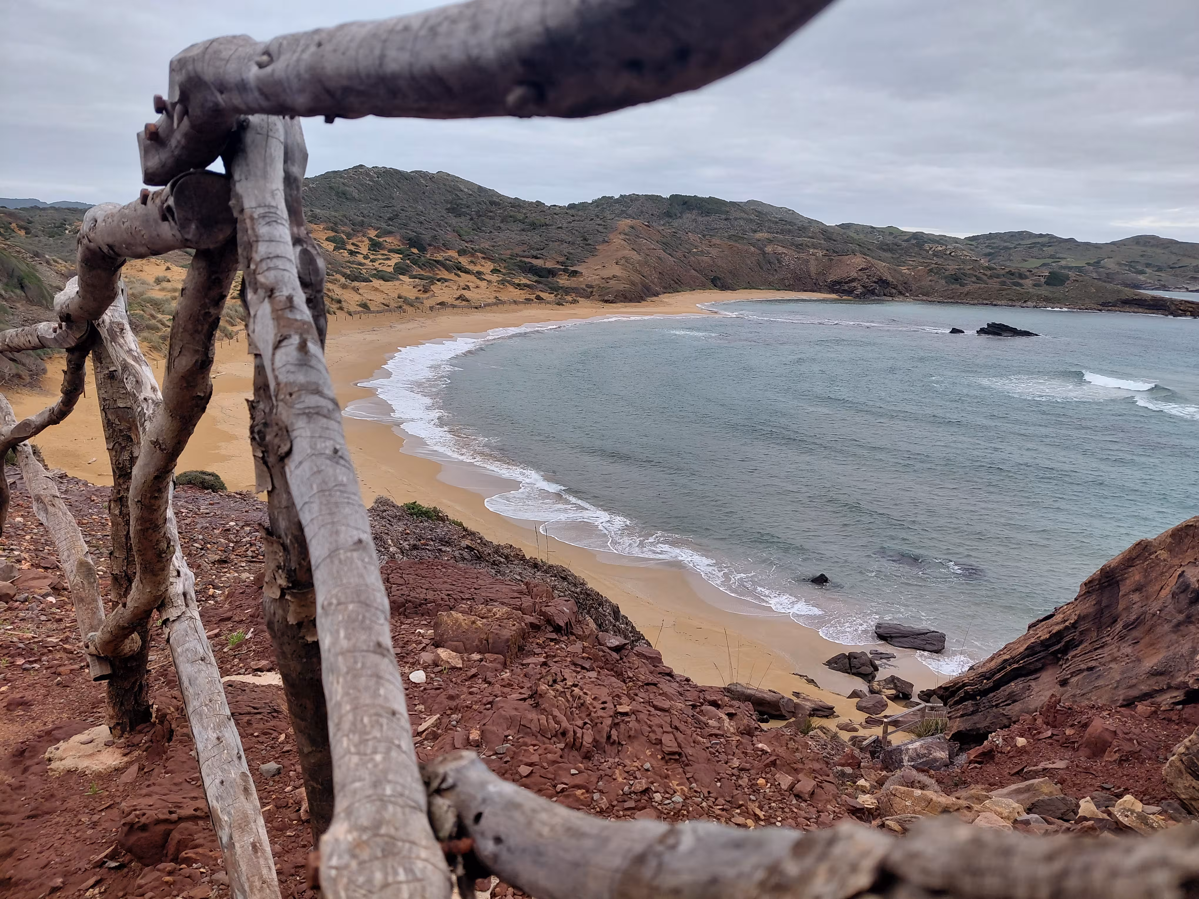 La borrasca Marta azota Menorca con fuerte viento, temporal marítimo y aviso amarillo activo
