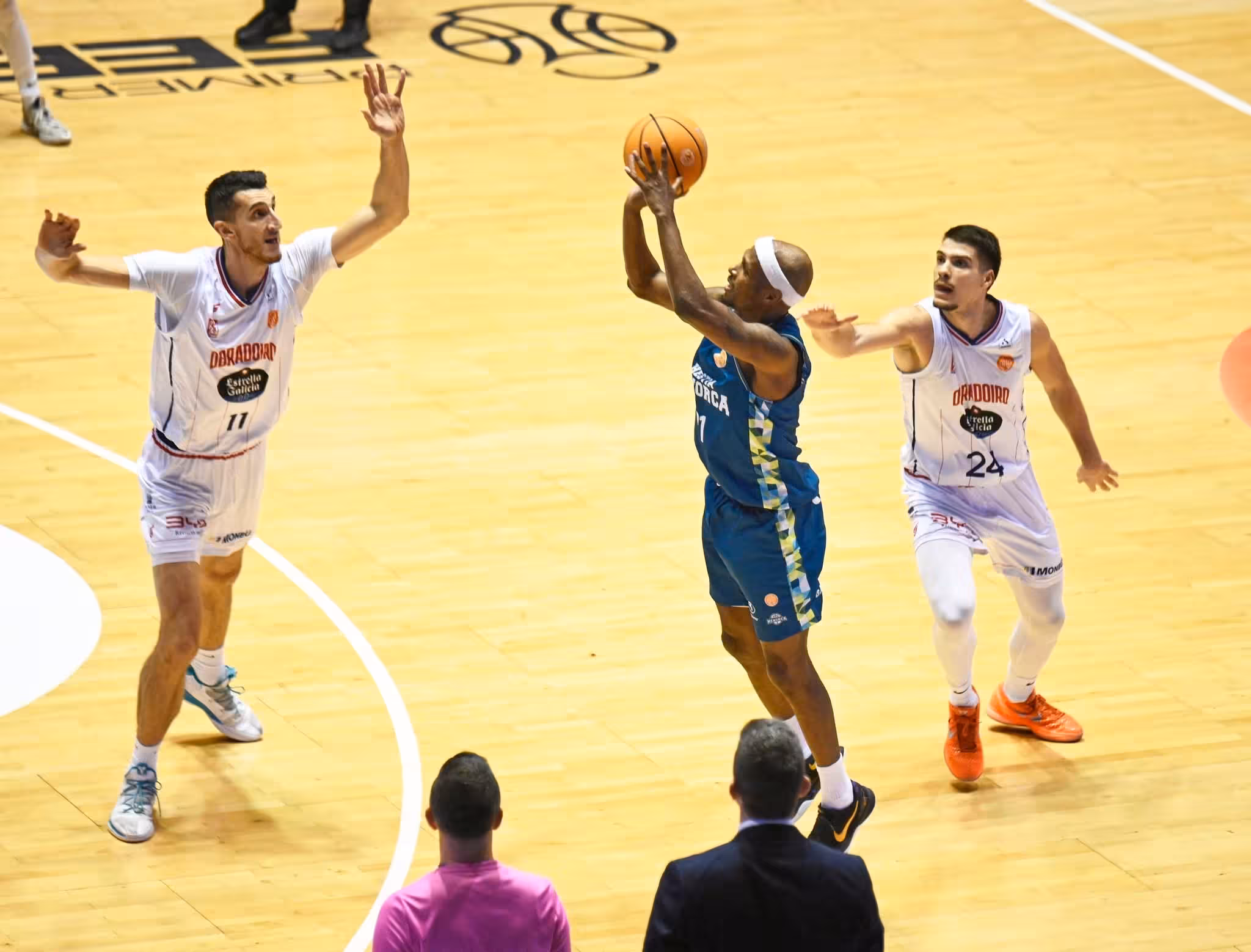 El Hestia Menorca se queda sin premio tras caer en la prórroga ante un Obradoiro liderado por Speight