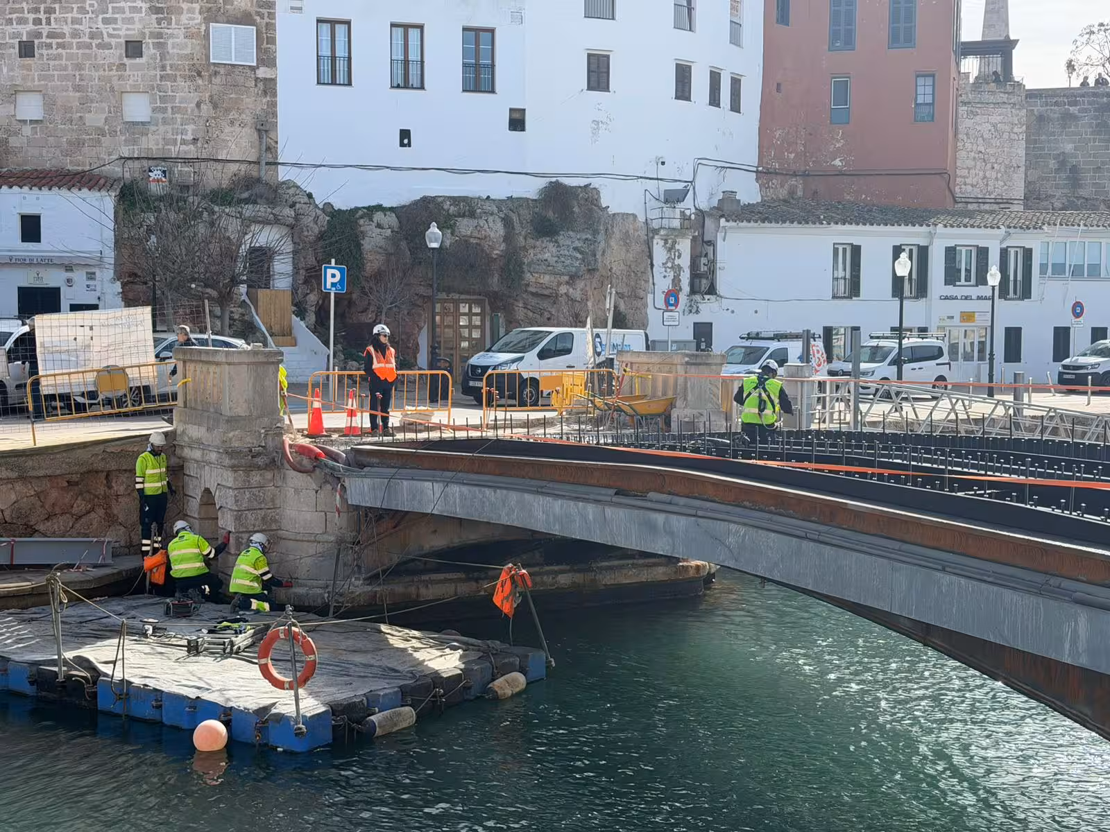 (Fotos) Avanza la rehabilitación del puente de Sa Colàrsega con la instalación del armazón estructural