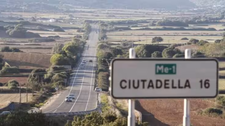 Menorca implantará en 2026 la limitación de vehículos con control en los puertos de Maó y Ciutadella