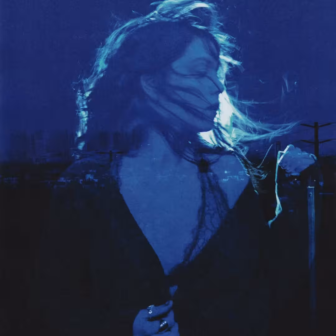 Chiara Oliver estrena nueva canción y videoclip con “no fue real”