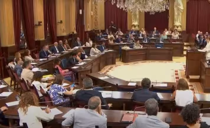El Parlament debatirá sobre la sanidad de la isla y la cogestión aeroportuaria en Menorca