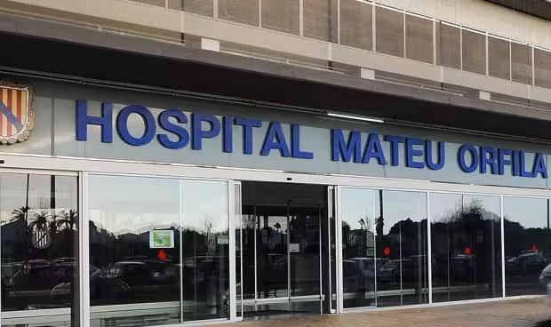 Un hombre de 51 años se encuentra en estado crítico en la UCI del Mateu Orfila tras ser atropellado