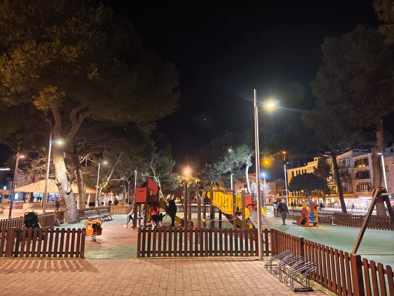 Maó refuerza la iluminación de cuatro parques infantiles para mejorar la seguridad y la visibilidad