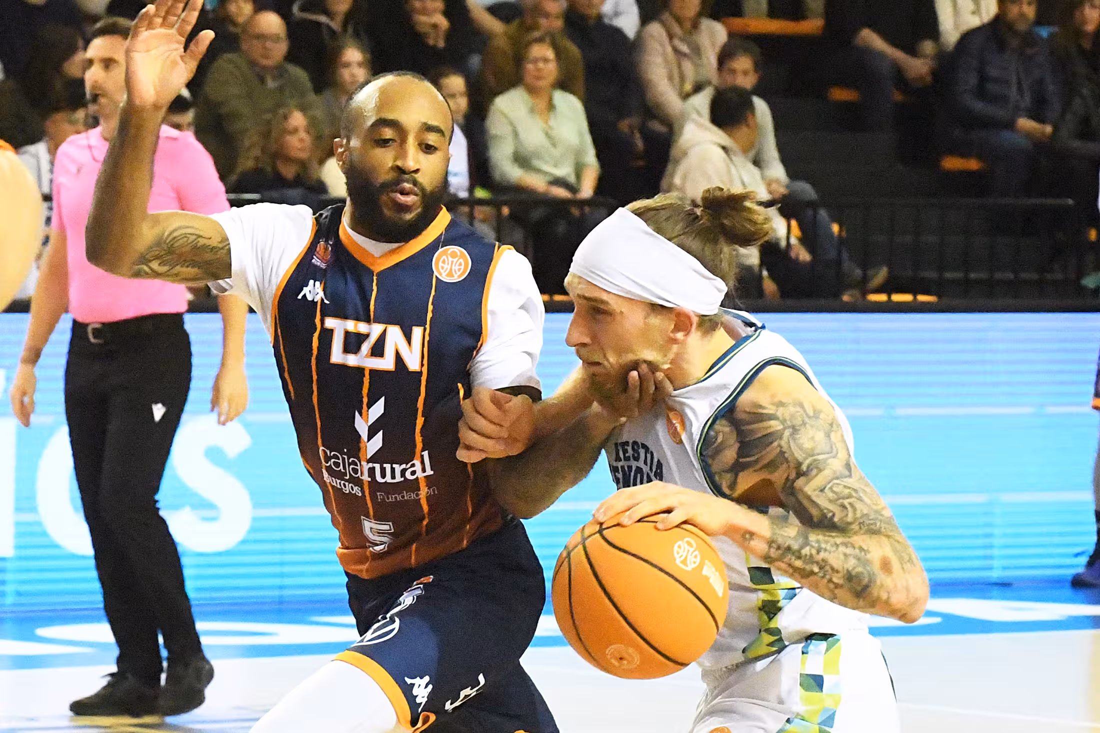 (Fotos)El Hestia Menorca vuelve a sonreír con una sólida victoria ante el Tizona Burgos