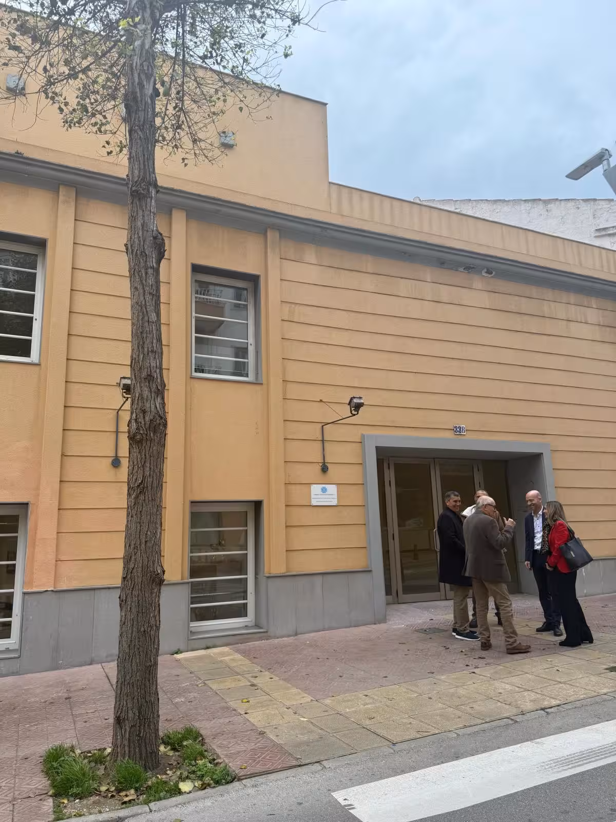 El Consell y el Club de Jubilados firman un convenio para el uso de espacios en la calle Vassallo