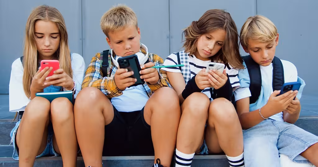 Pantallas y niños en Menorca: cuándo ayudan a aprender y cuándo se convierten en un problema  Titular: