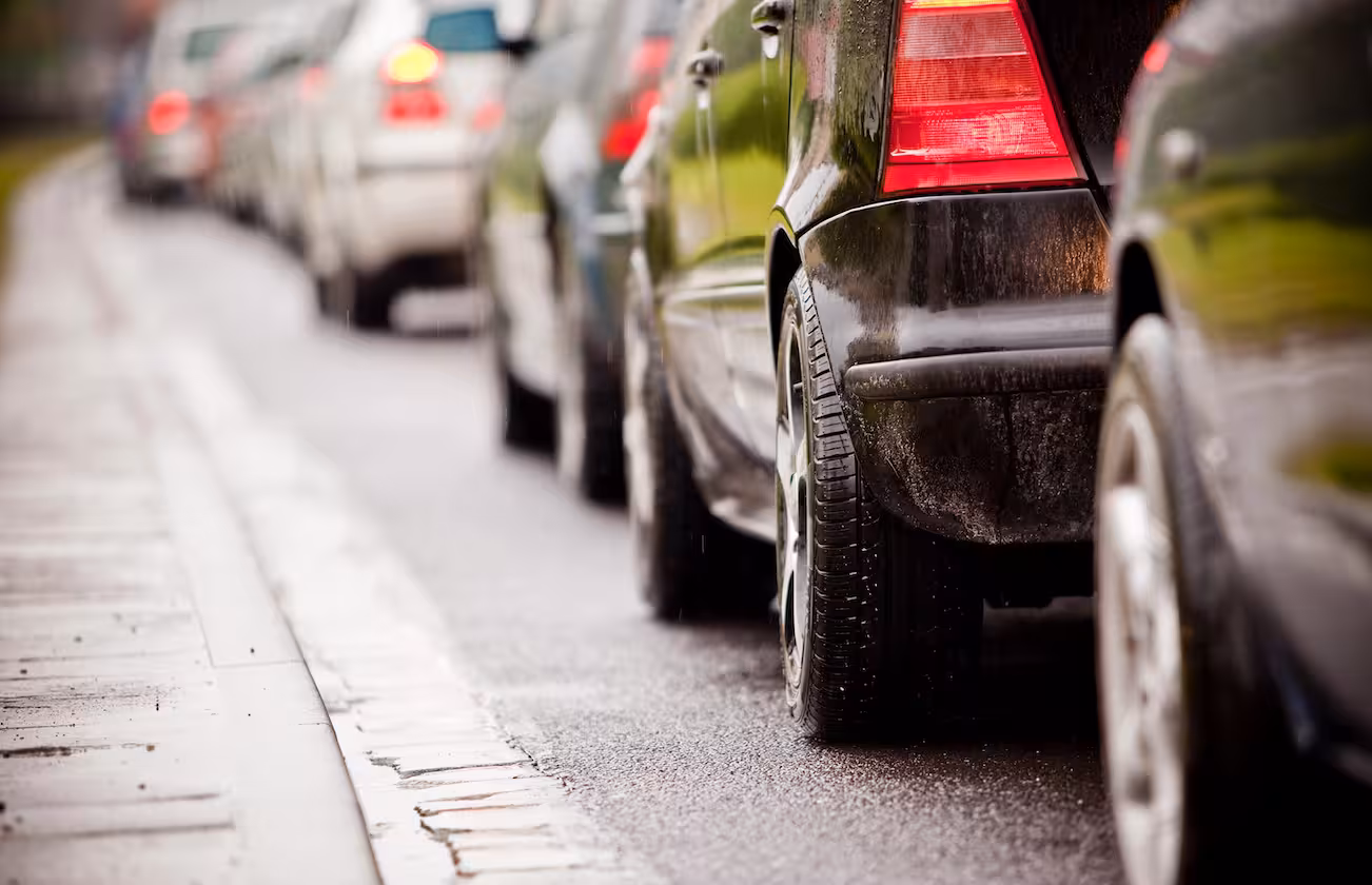 El PSOE avisa de un verano de “caos” en las carreteras de Menorca por la falta de límites a la entrada de vehículos