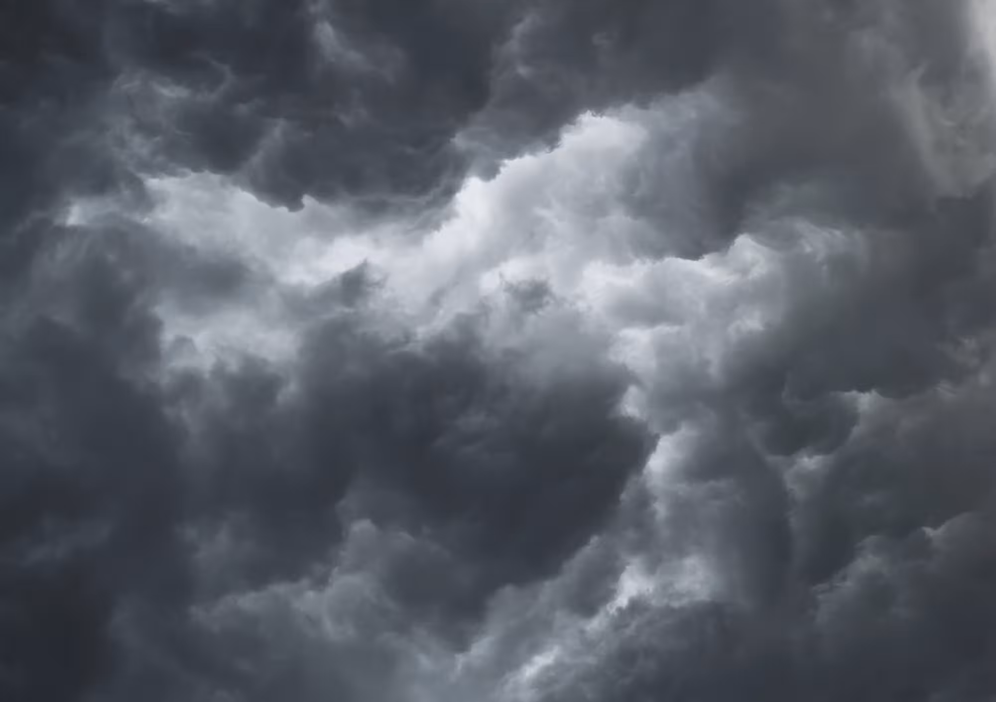 Nubes y posibles chubascos por la mañana este lunes en Menorca