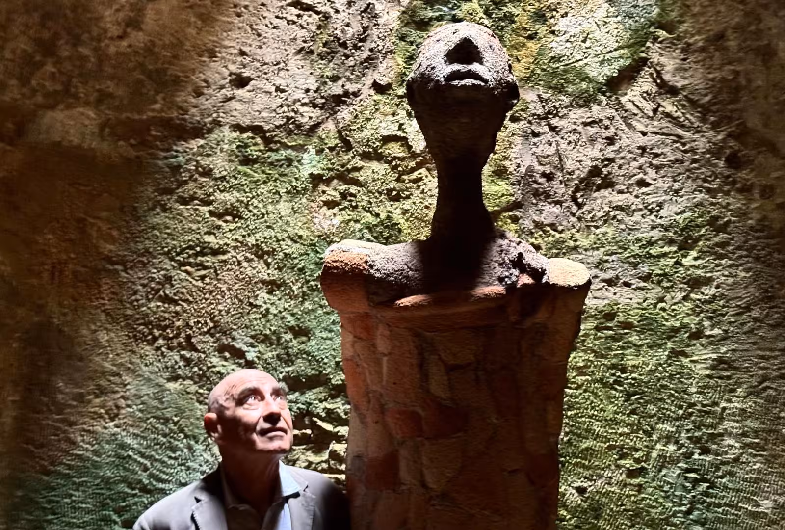 (Fotos) Joan Bennàssar transforma La Mola con su arte y propone “una mirada nueva” sobre la fortaleza