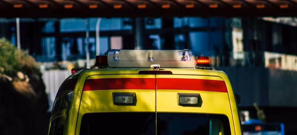 Accidente entre Maó y Fornells: tres heridos tras el semivuelco de una furgoneta