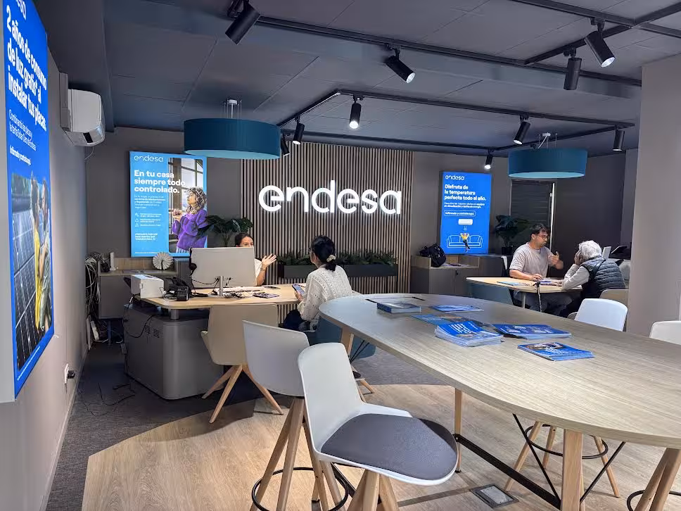Endesa reabre su punto de atención en Ciutadella con nueva imagen y un asesoramiento más personalizado