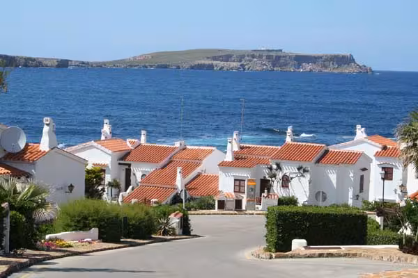 "Demandes de millora urgent de serveis bàsics a les Platges de Fornells"