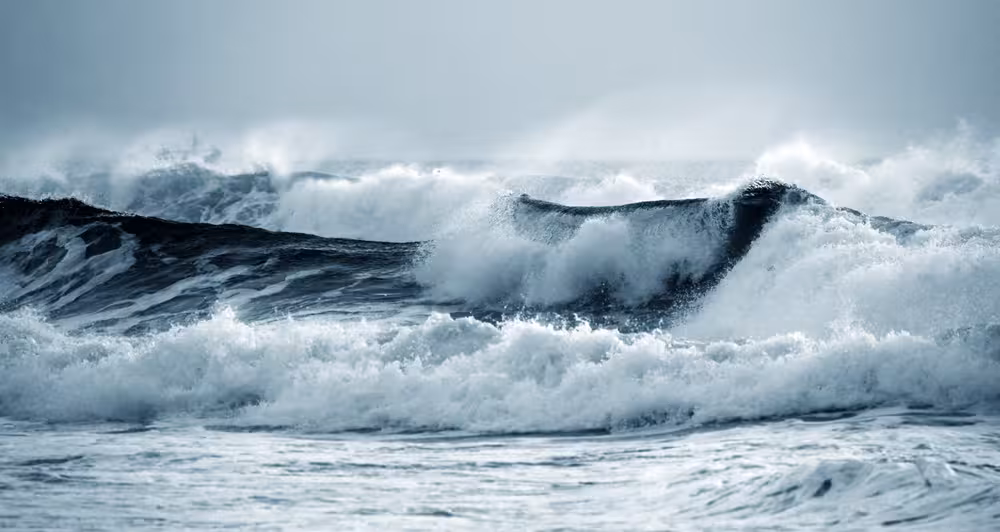 Alerta amarilla en Menorca este jueves: viento de hasta 50 km/h y olas de 3 metros ponen en aviso a la isla