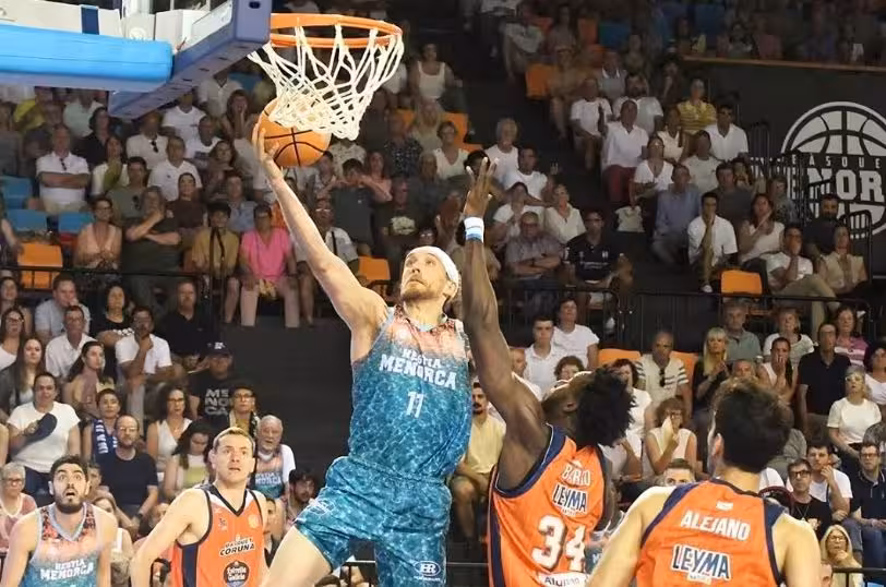 El Hestia oficializa la marcha de Spencer Littleson