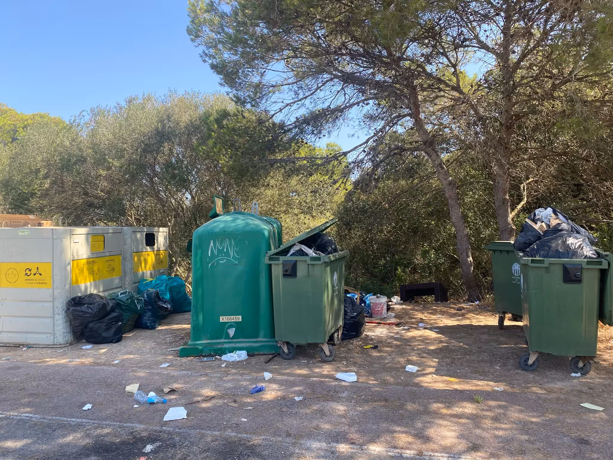 La avería de un camión y la baja de dos operarios provocan incidencias en la recogida selectiva de residuos en Sant Lluís