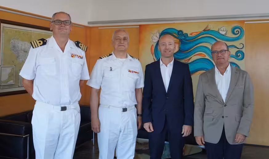 El Consell de Menorca recibe al nuevo comandante de la Comandancia Naval de Maó