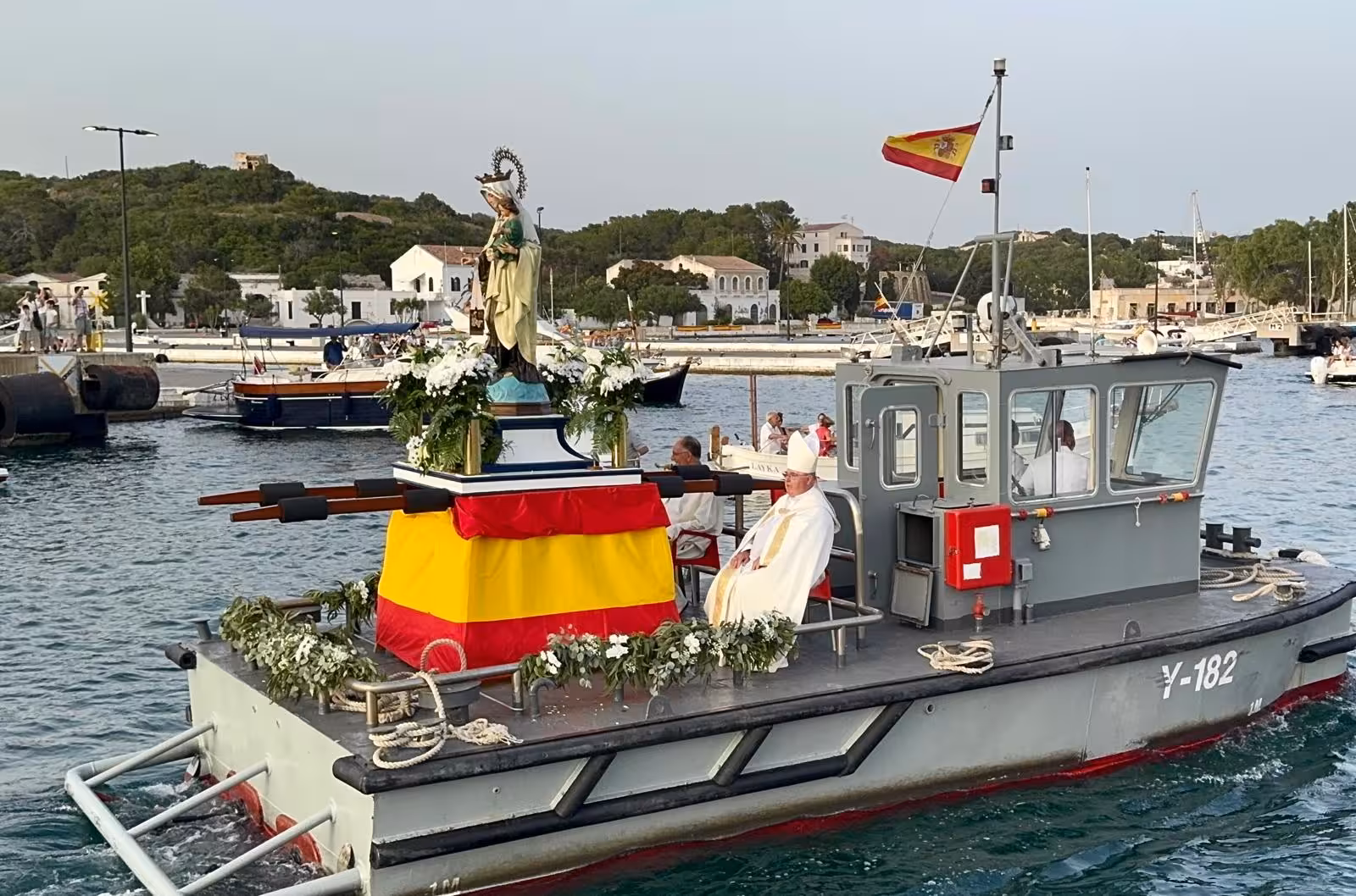Maó rinde homenaje a la patrona del mar