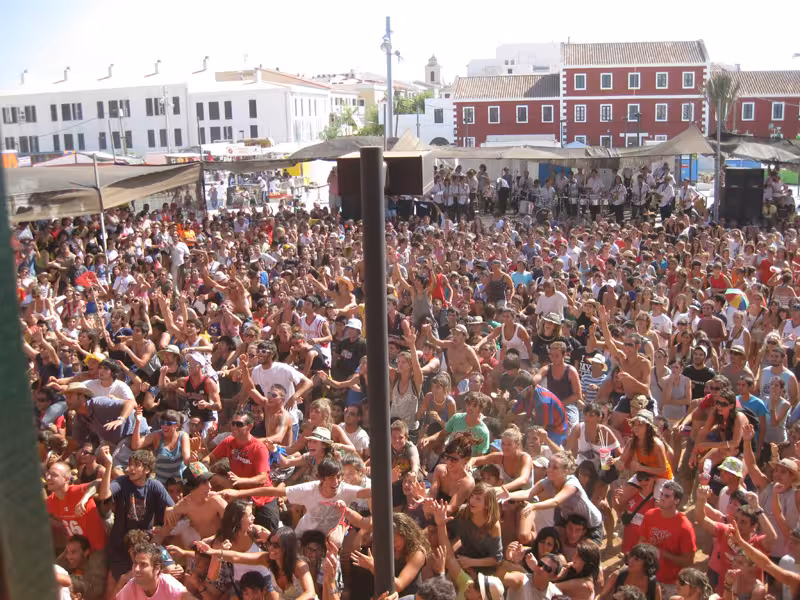 "No facis llarg": El Consell de Menorca impulsa una campaña para concienciar sobre el consumo responsable de alcohol en fiestas