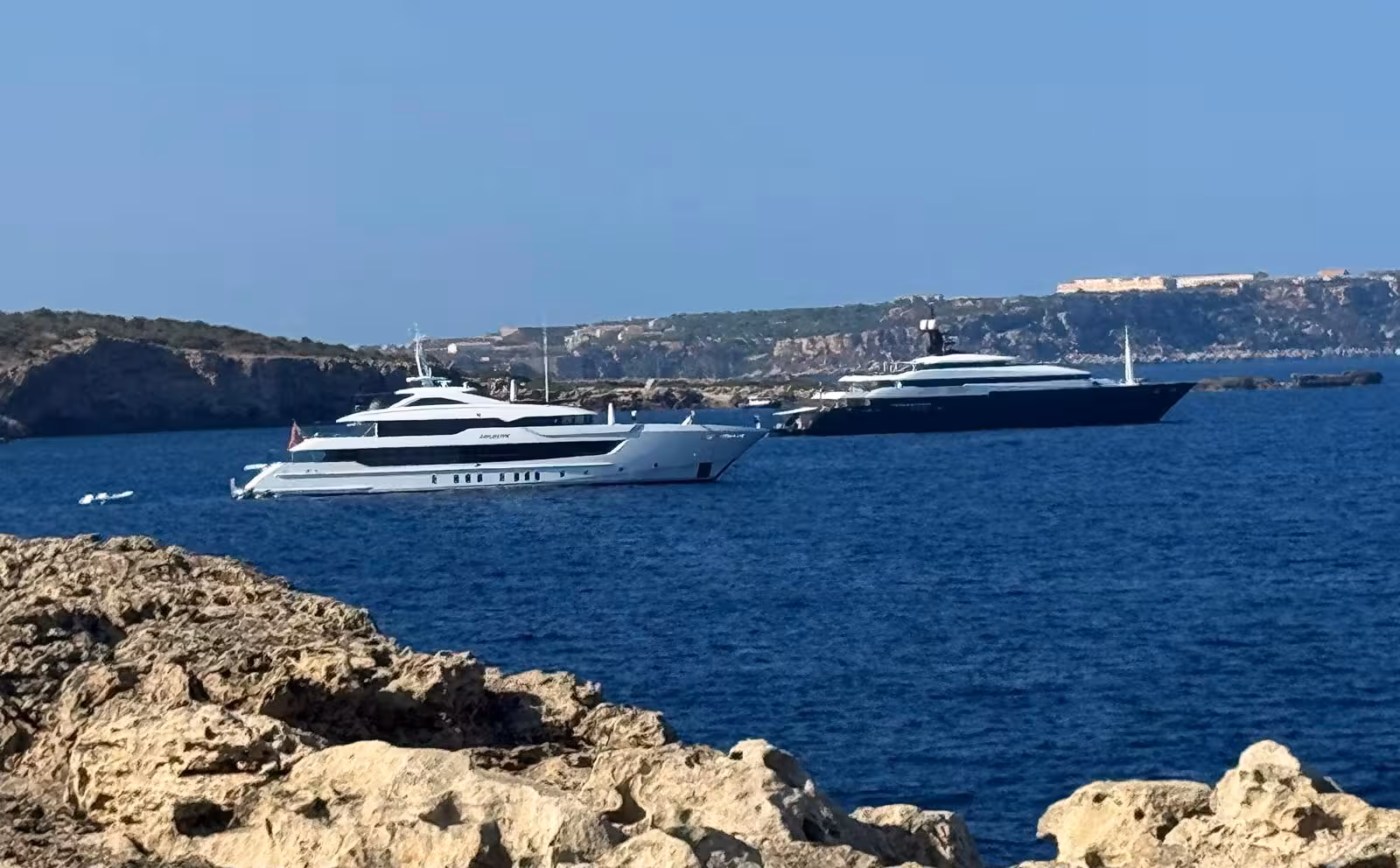 El puerto de Maó consolida su estatus como imán para la alta aristocracia náutica internacional