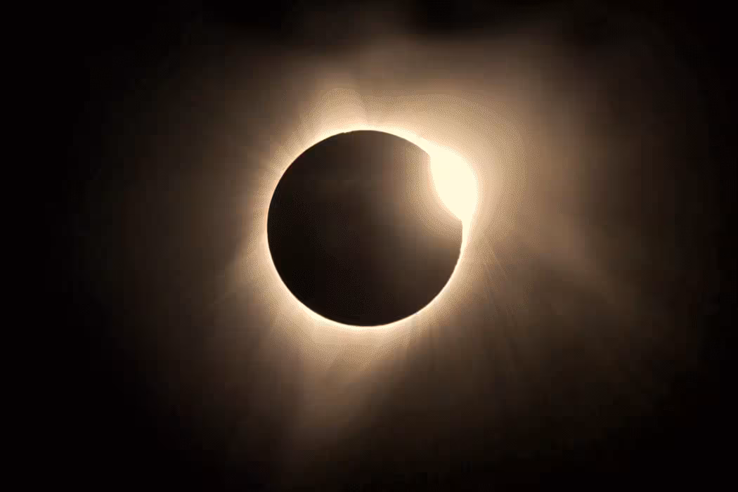 Maó diseña un operativo extraordinario de seguridad y tráfico para el eclipse solar del 12 de agosto