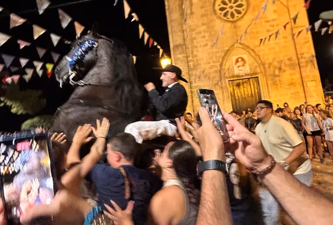 La pasión se apodera de Llucmaçanes en el primer gran día de Sant Gaietà
