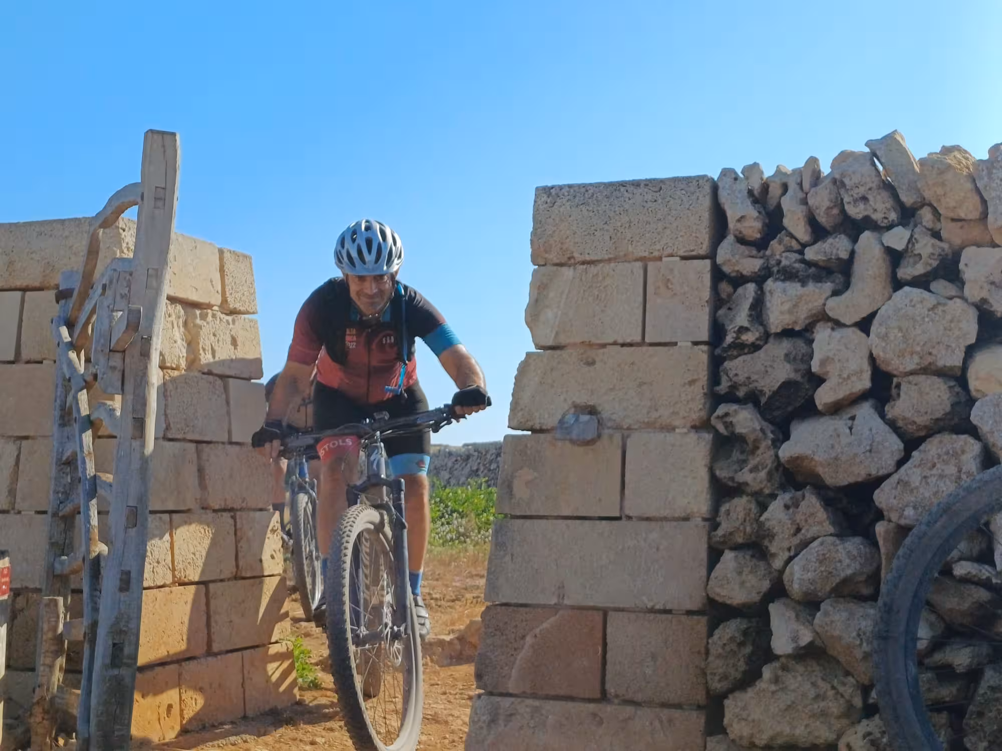 Amplio dispositivo de búsqueda en Ciutadella para localizar a un ciclista desaparecido desde anoche