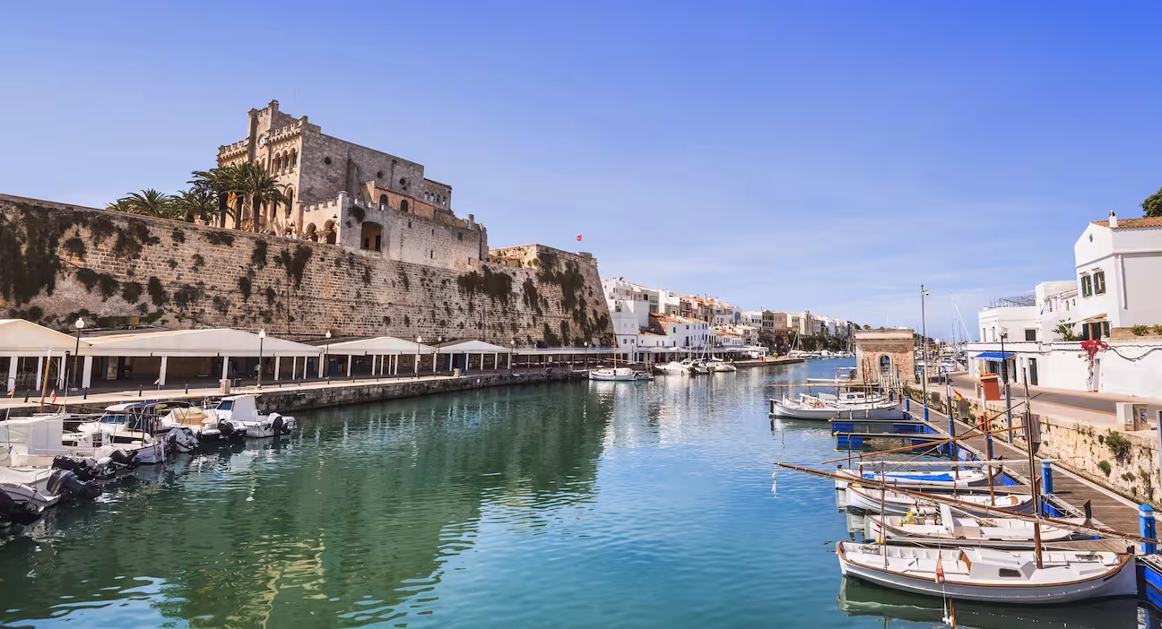 Un tercer corte de luz acaba con la paciencia de los restaurantes del puerto de Ciutadella: «Exigimos soluciones»