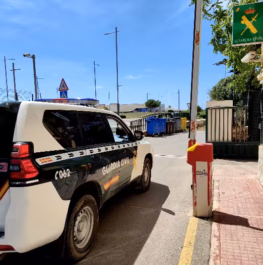 Detenido en Es Castell un turista italiano por pagar con un billete falso de 100 euros