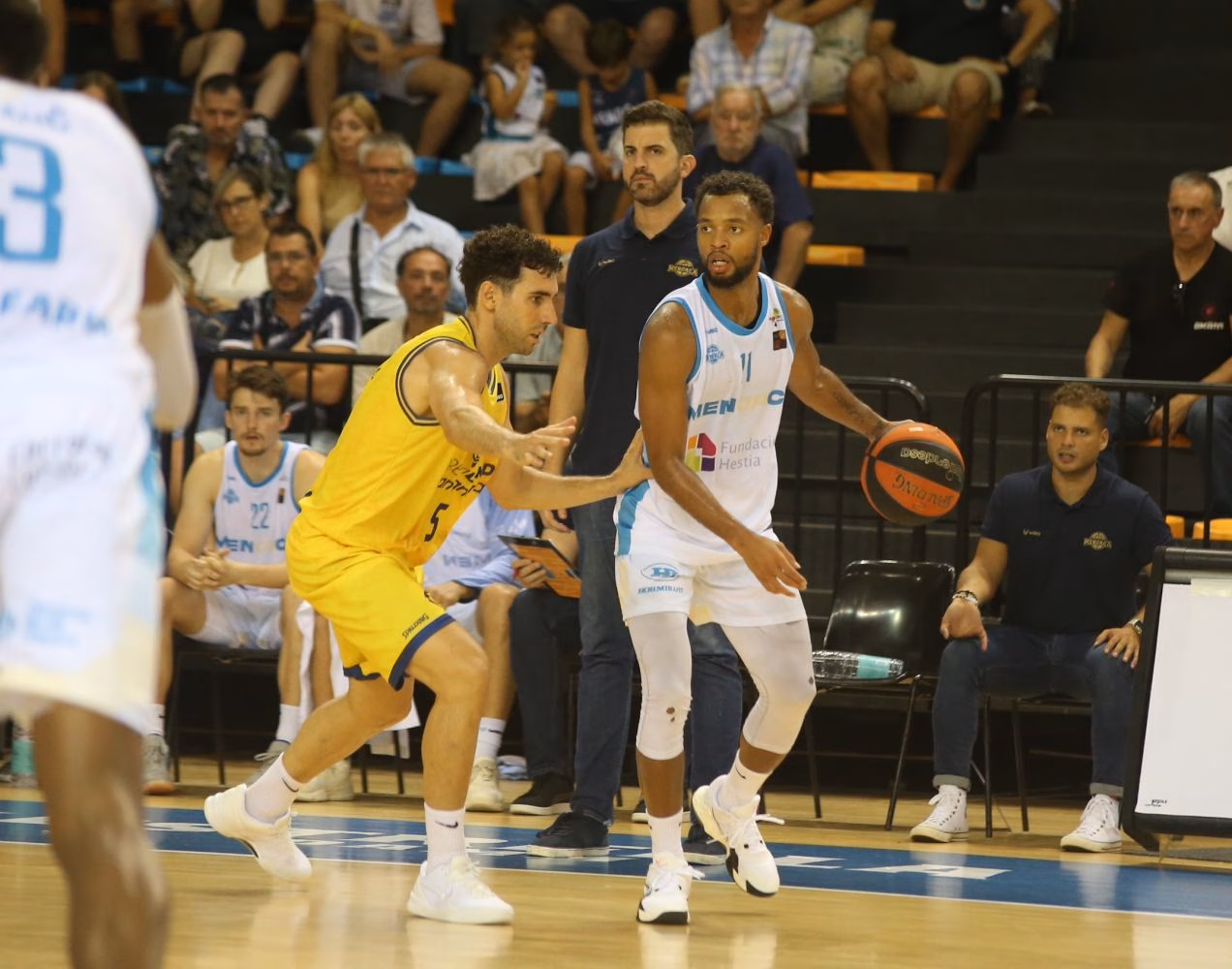 (Fotos) Duro estreno del Hestia Menorca