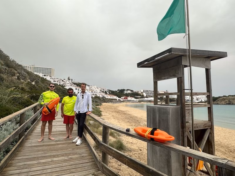 El servicio de socorrismo y balizamiento arranca en las playas de Es Mercadal