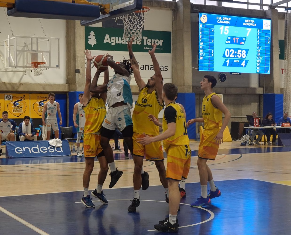 (Fotos)El Hestia Menorca encara los Playoff con buenas sensaciones tras vencer al Gran Canaria