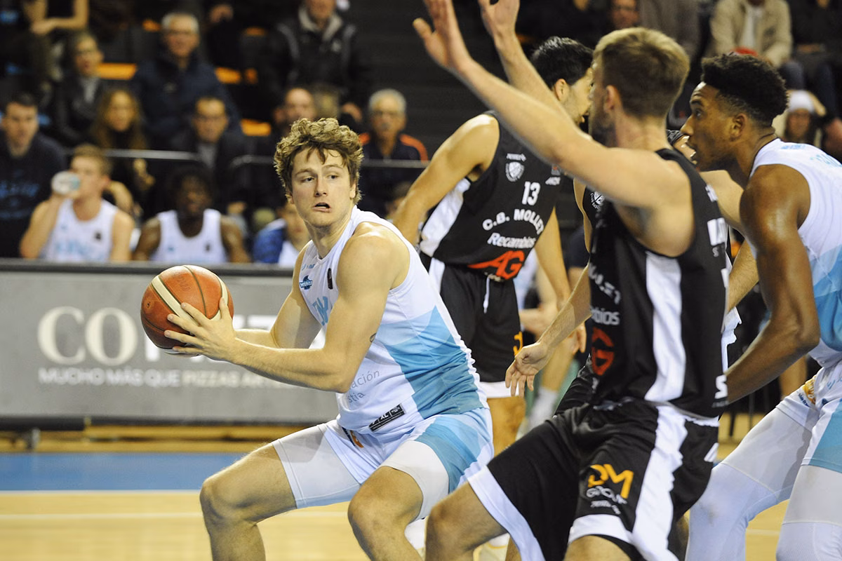 El Hestia Menorca defiende liderato en Huesca