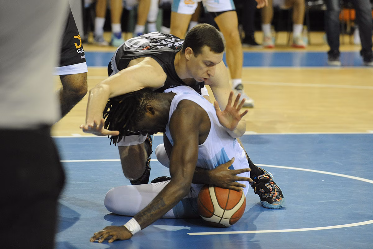 Trabajado triunfo del Hestia Menorca