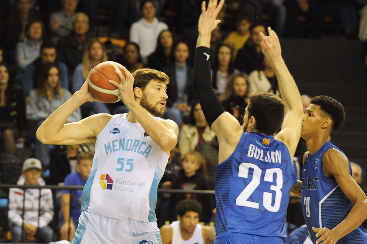 Kravtsov abandona el Hestia Menorca