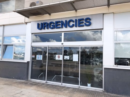 Dos heridos, uno grave, en un accidente de moto en Ciutadella