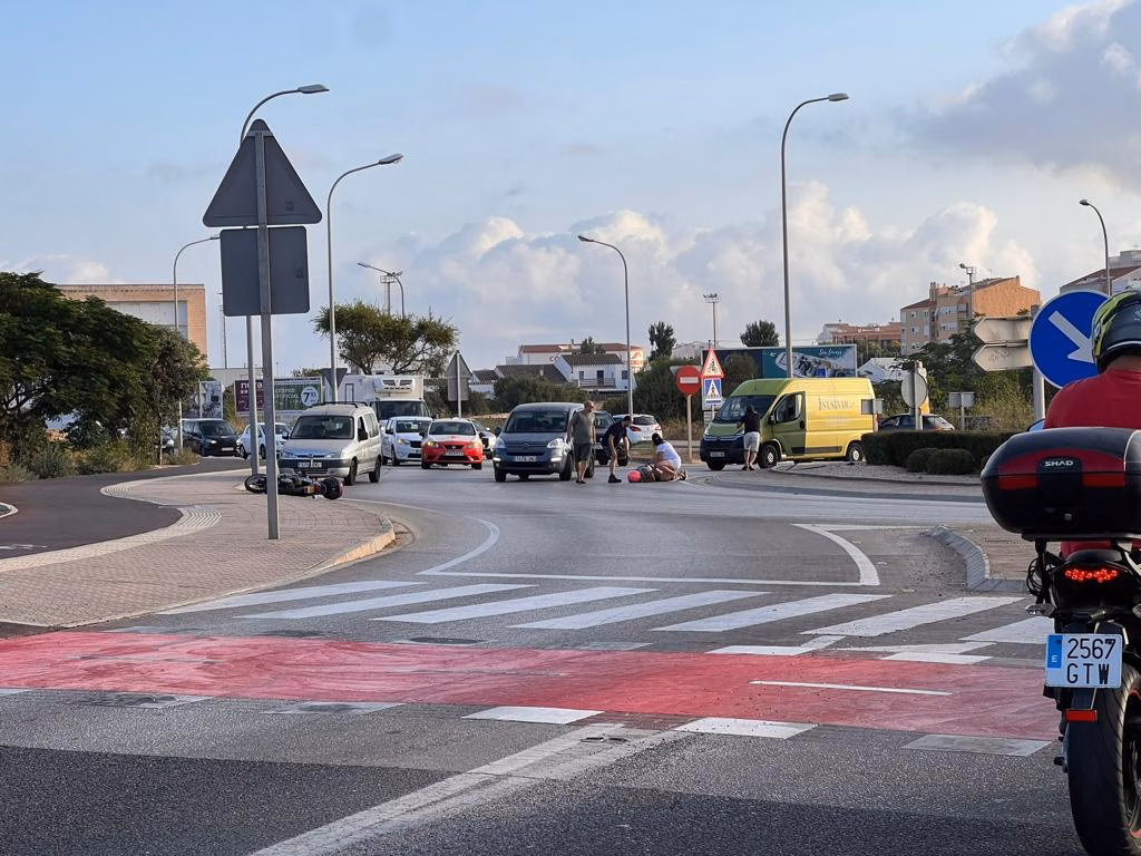 (Fotos) Una persona herida en un accidente de circulación en Maó