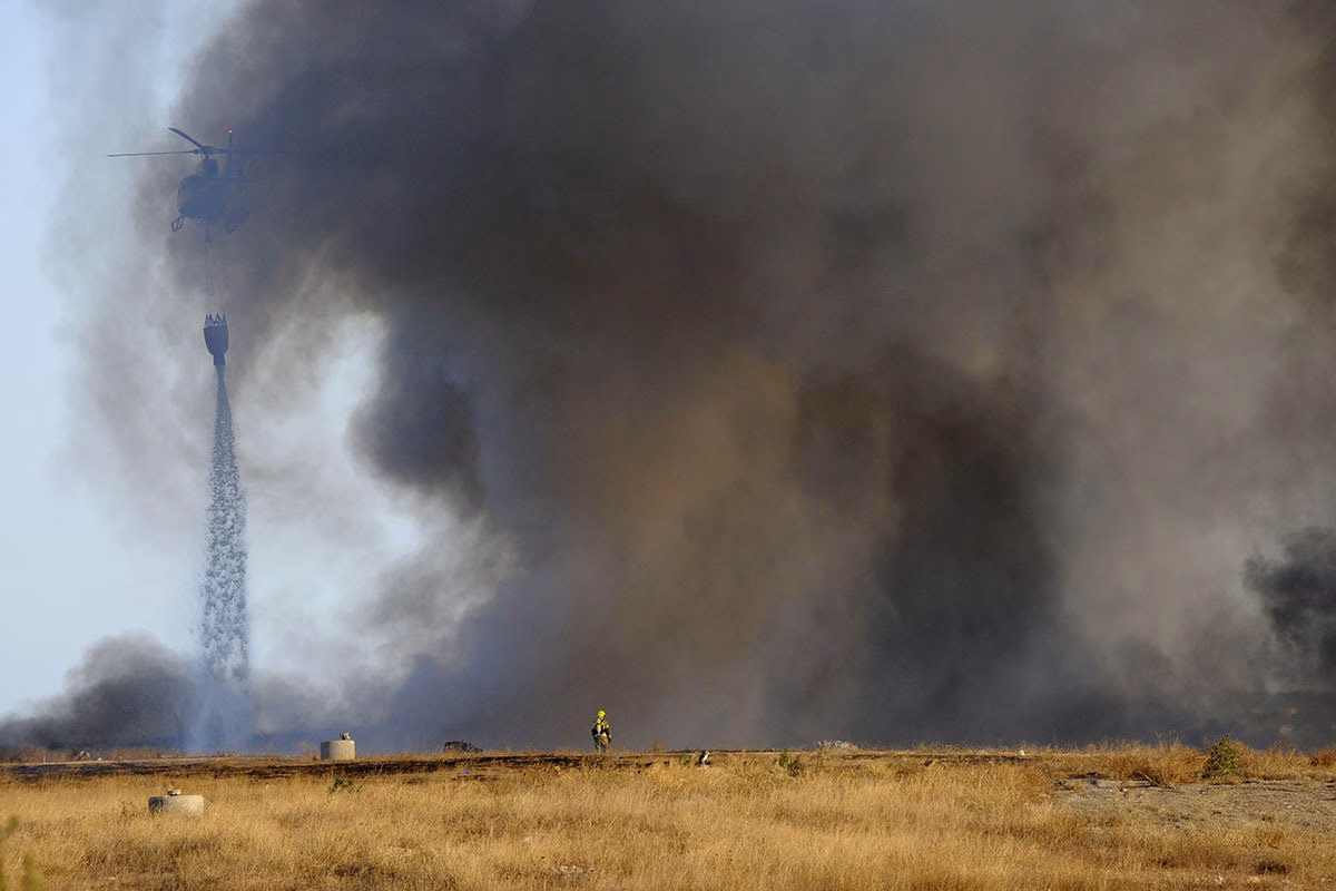 ( Fotos y vídeo) Controlado el incendio en Milà
