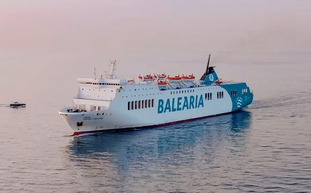 Escapada primaveral: viajar en ferry de Mahón a Barcelona...