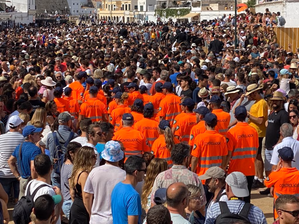 (Última hora) Un 'cavaller' y una mujer heridos graves en los 'Jocs des Pla'