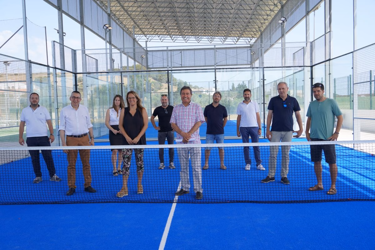 Inauguran dos nuevas pistas cubiertas de pádel en Es Mercadal