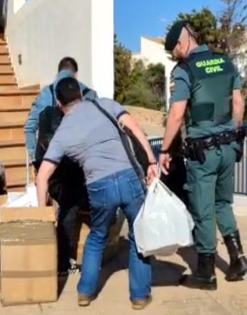 La Guardia Civil interviene 200 relojes de imitación en Menorca