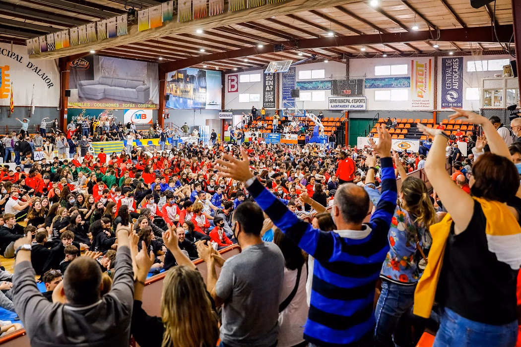 (Fotos) El basket baja el telón en Alaior y Es Castell