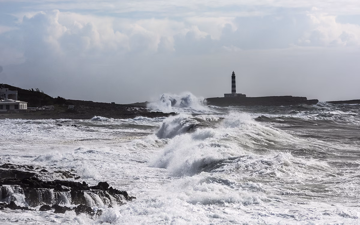 Alerta amarilla este jueves en Menorca por fuerte oleaje