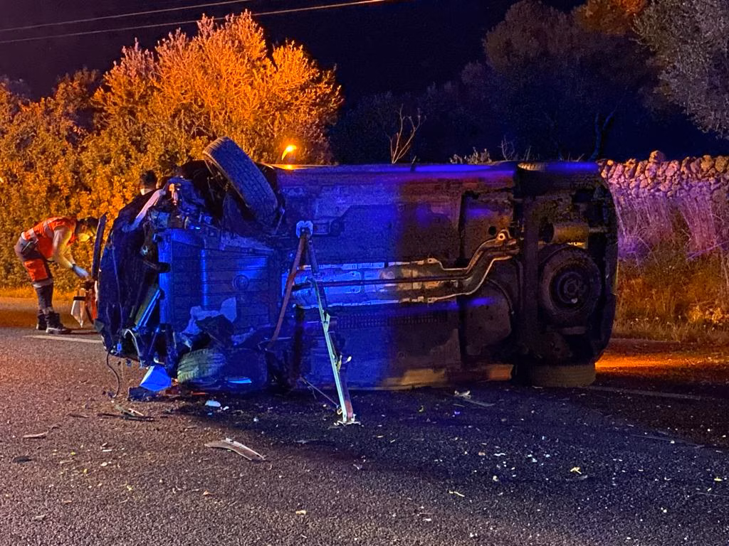(Fotos) Un accidente interrumpe el paso por la carretera general