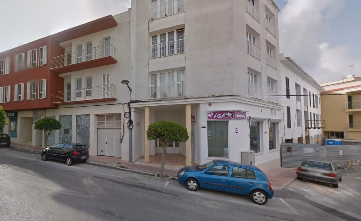 Un local en Alaior sale a subasta con un 72 % de descuento sobre su precio de tasación